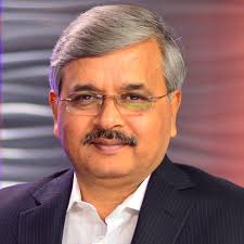 निजता को लांघ रहा सोशल मीडिया 