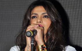 रेल हादसे से  प्रियंका चोपड़ा दुखी