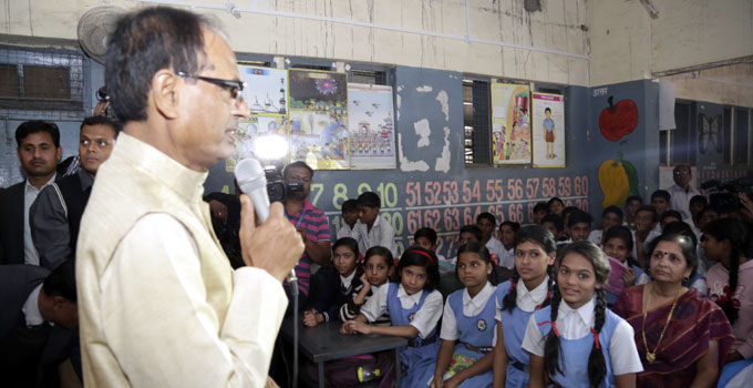 शिवराज ने बच्चों को कहानी सुनाई