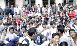 शिवराज ने बच्चों को कहानी सुनाई