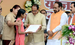 पांच रुपये में खाना 