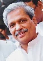 सांसद नंदकुमार -झा बाल-बाल बचे