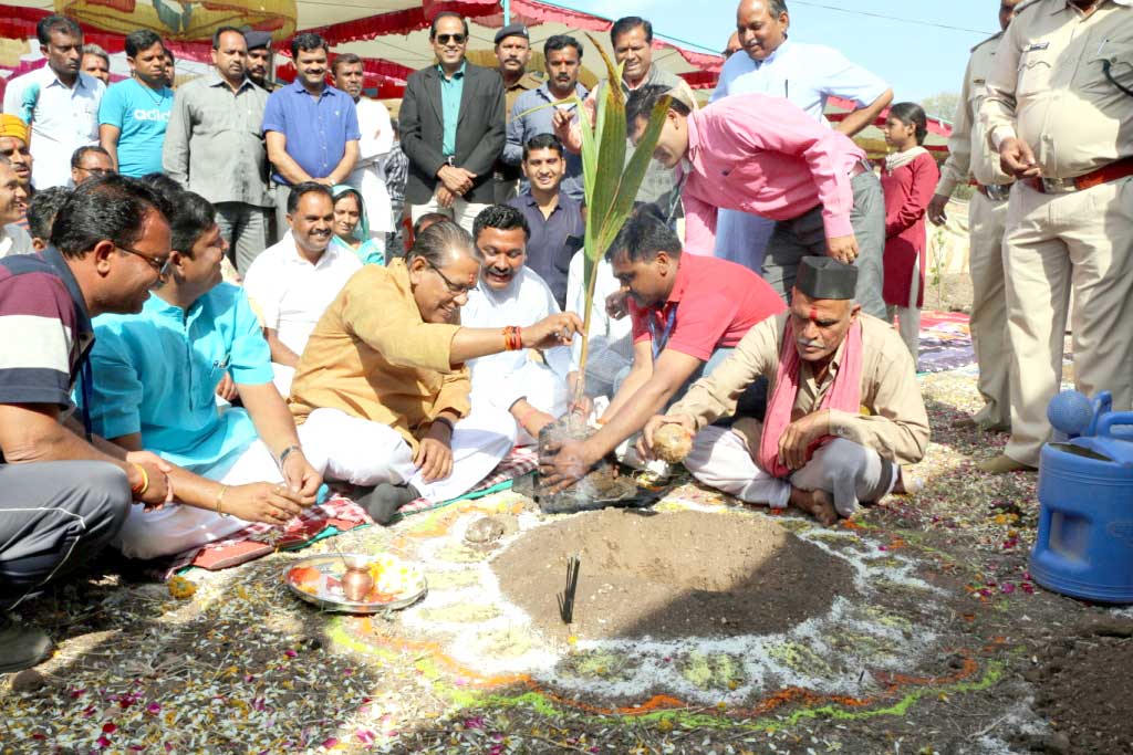 राजस्व मंत्री उमाशंकर गुप्ता