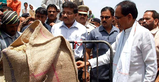 किसानों को  सहायता के लिये नई योजना बनेगी