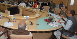 विकास के लिये नया सोचना और करना  महत्वपूर्ण