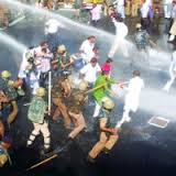 लाठीचार्ज में एमपी पुलिस तीसरे नंबर पर 