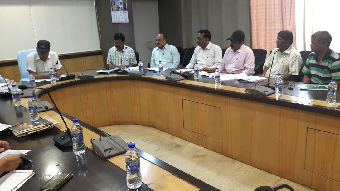 मीडिया हाउस मालिकों से मांगे वेज बोर्ड के मुताबिक वेतन 